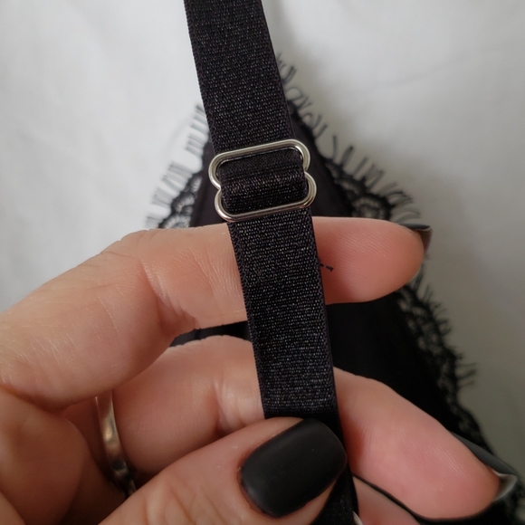 Nwt Forever 21 satin feel cami with eyelash lace - Picture 7 of 7